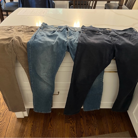 3 pairs of J. Crew Men's Jeans, style 484, 32x32, light blue, dark blue, beige. - Picture 1 of 6